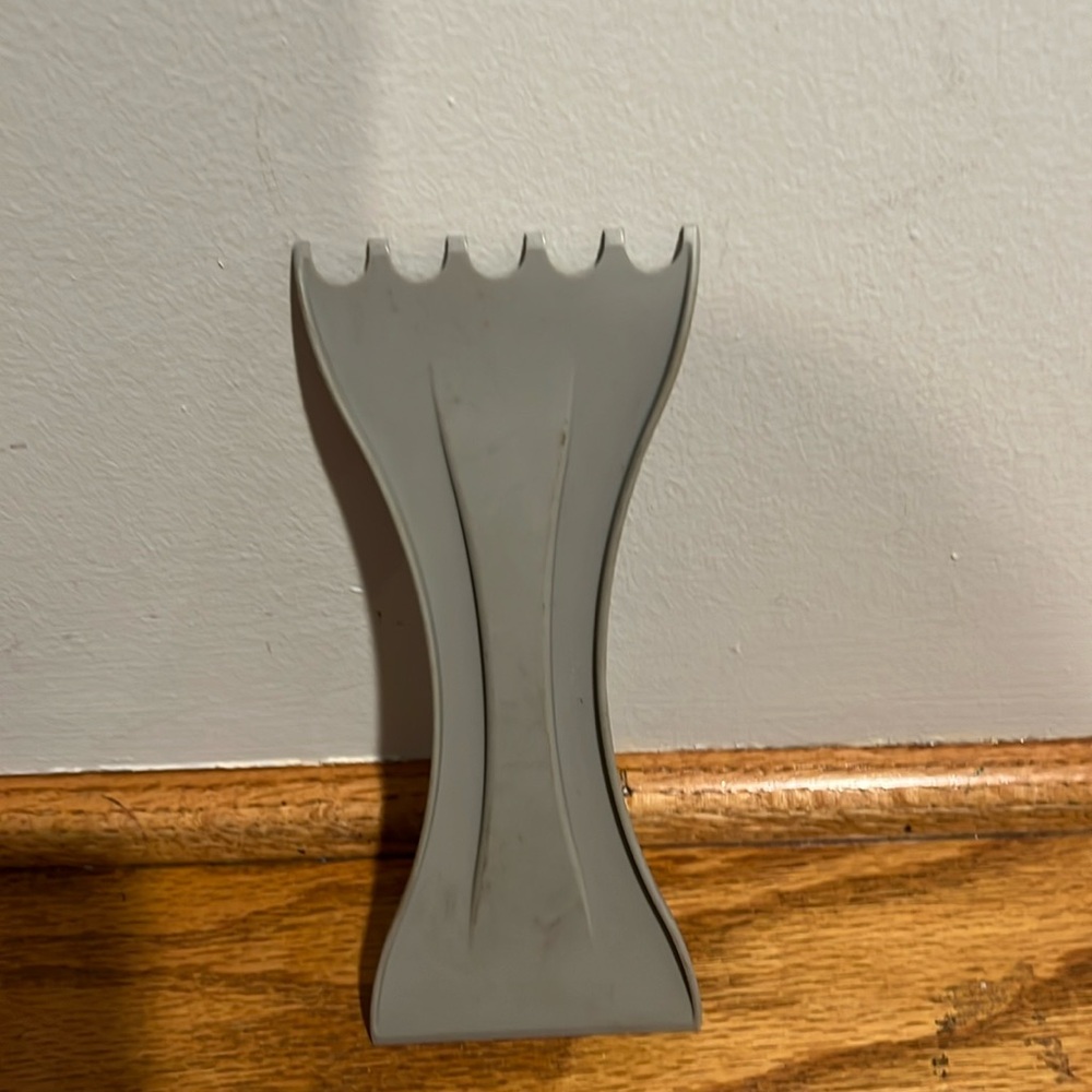Plastic Grill Scraper, from Wolfgang Puck Grill